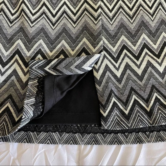 MODCLOTH Black & Gray Chevron Print V Neck Belted Dress Size Extra Small - Picture 7 of 10